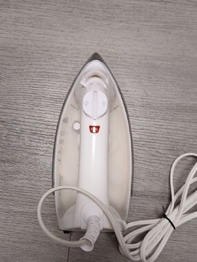 Sunbeam White and Gray Steam Iron